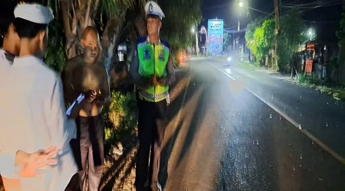 Polisi melakukan olah TKP di lokasi kecelakaan lalu lintas yang mengakibatkan satu orang meregang nyawa pada Rabu (25/9/2024).