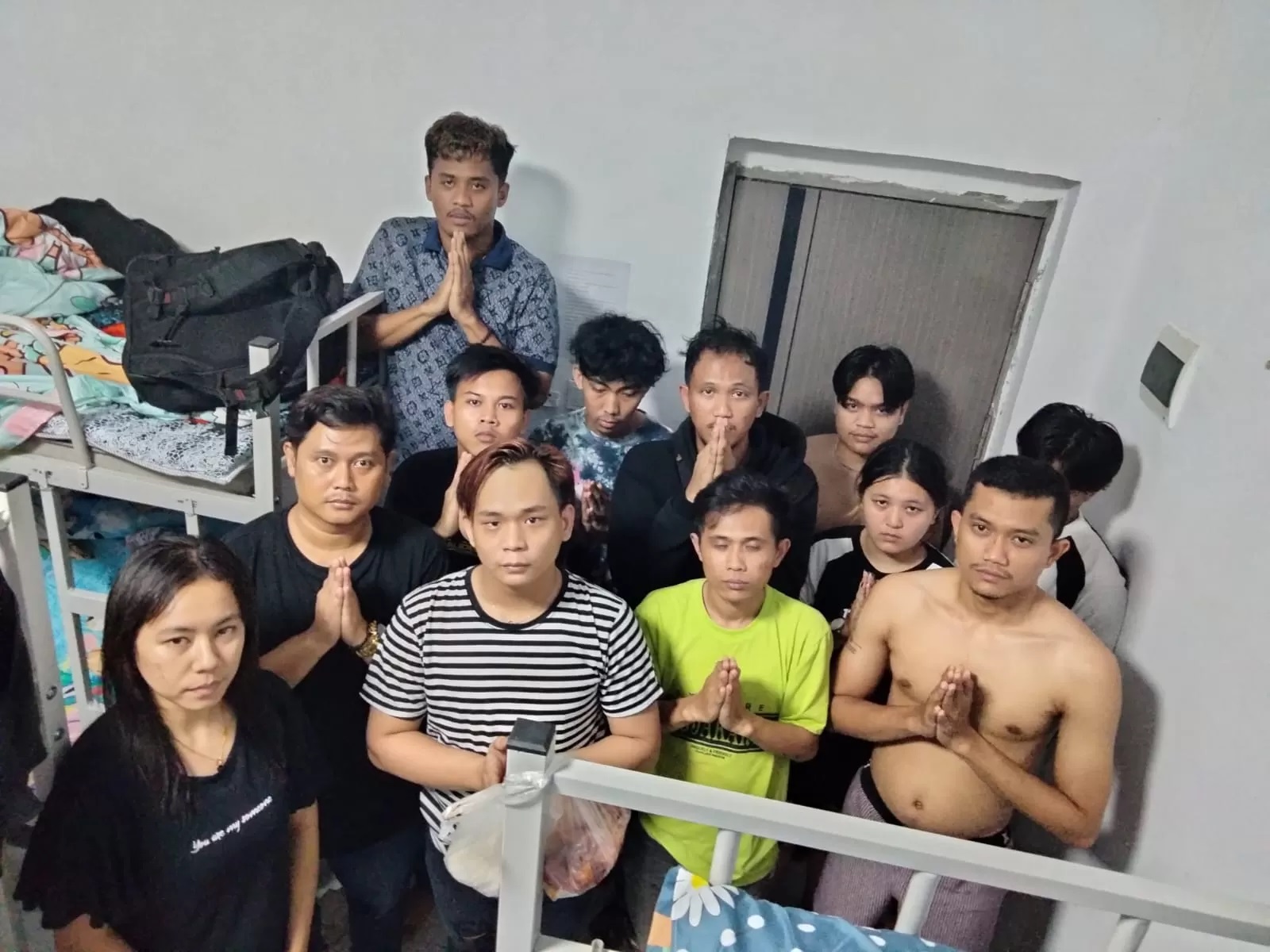 KORBAN PERDAGANGAN ORANG: Para WNI yang diduga menjadi korban perdagangan orang. Mereka kini dipekerjakan di Myanmar. (RadarBuleleng.id)