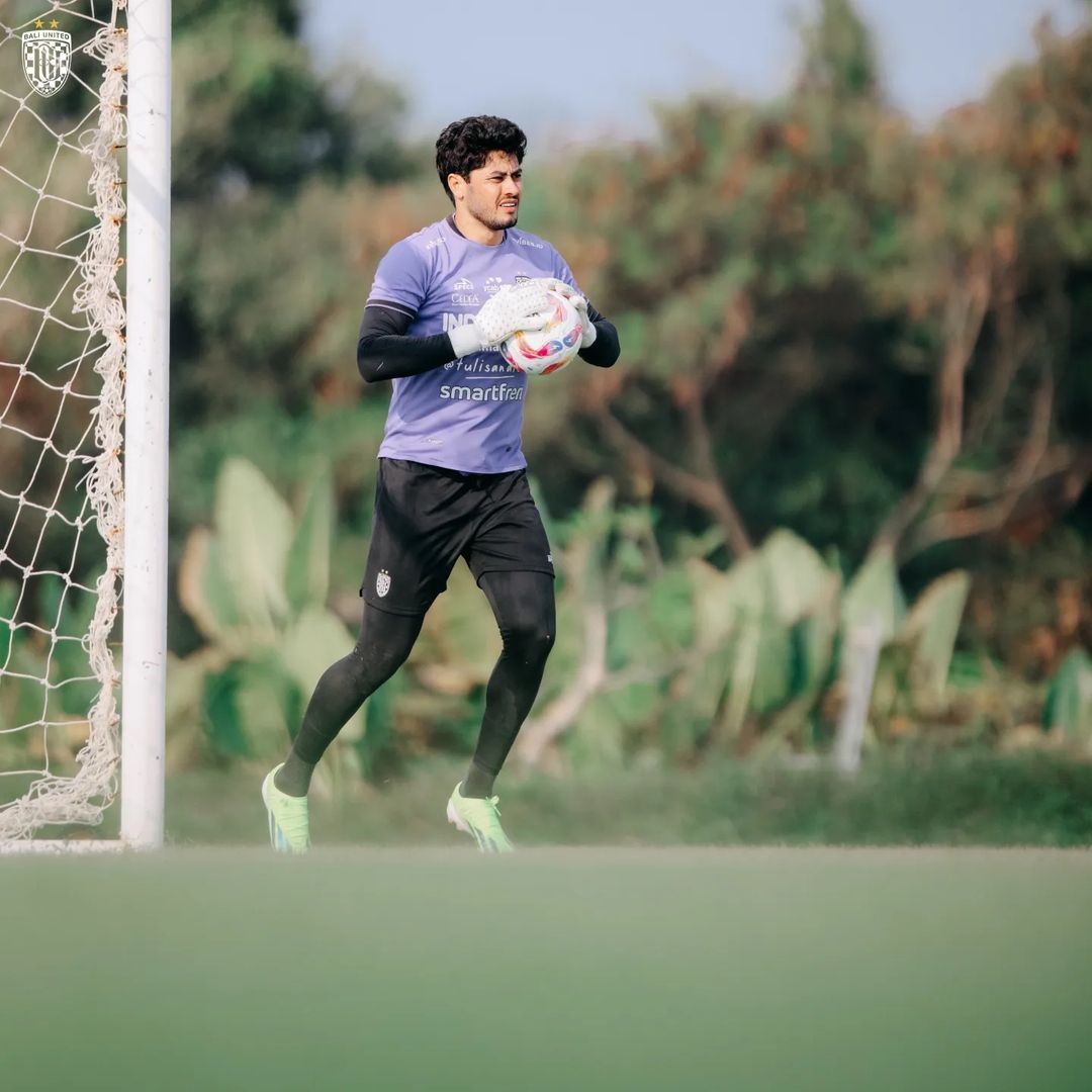 Kiper Bali United Adilson Maringa