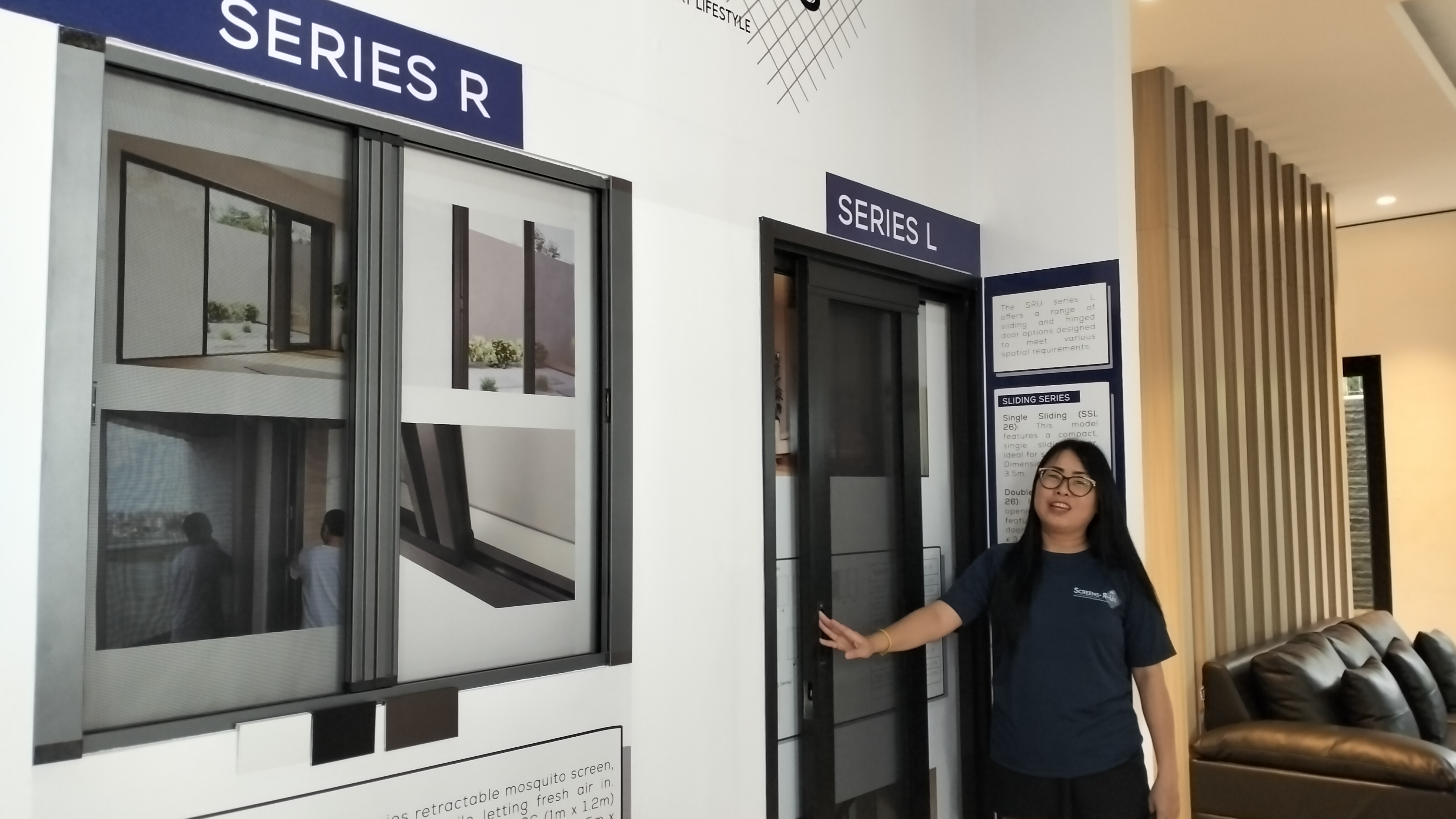 SCREEN RUS: Director Screen Rus Bali, Filly Tjandra, menunjukkan produk Screen Rus seri terbaru yang diperkenalkan di Bali.