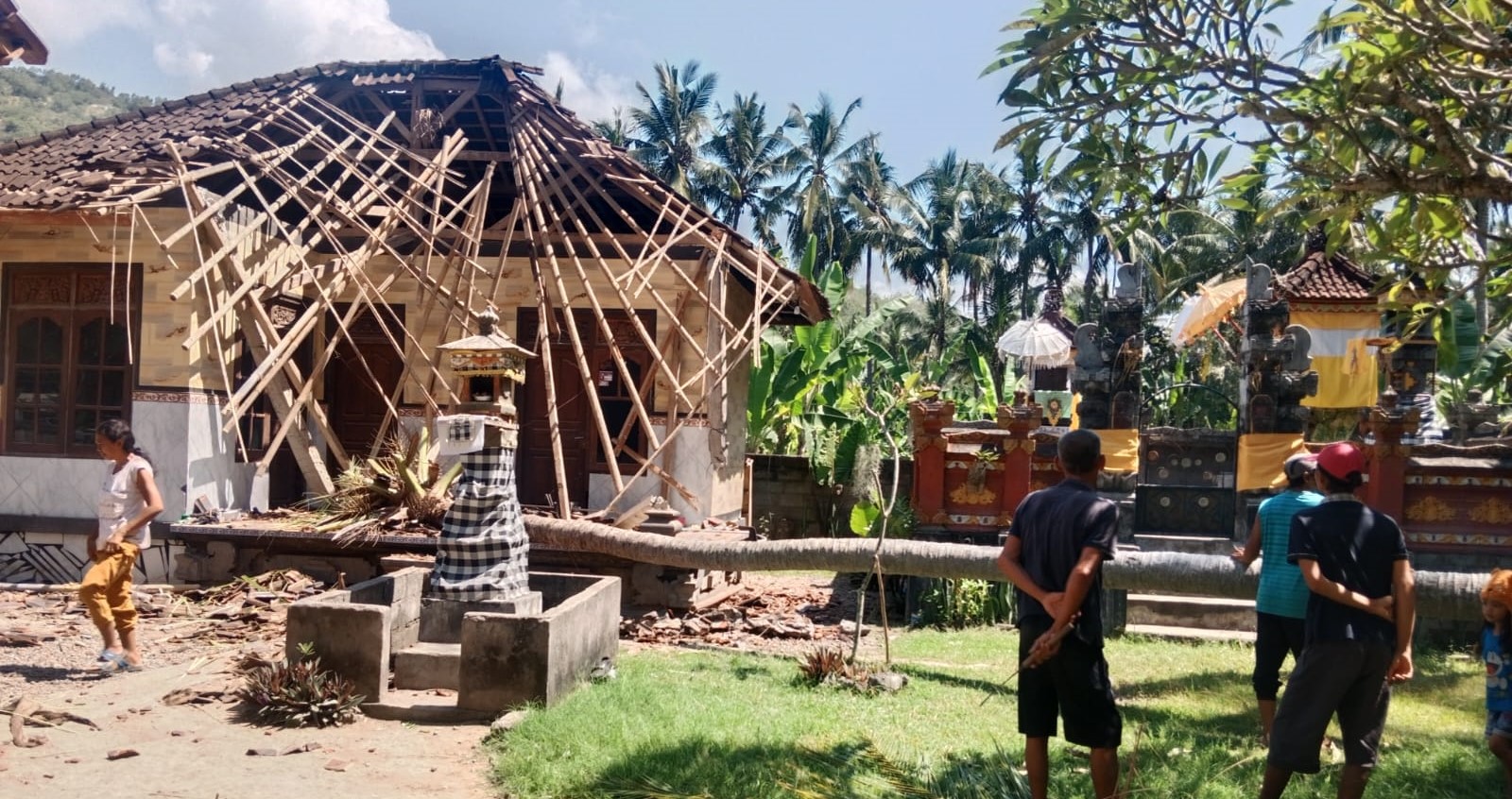Pohon tumbang menimpa rumah warga Karangasem pada Sabtu (28/9/2024).