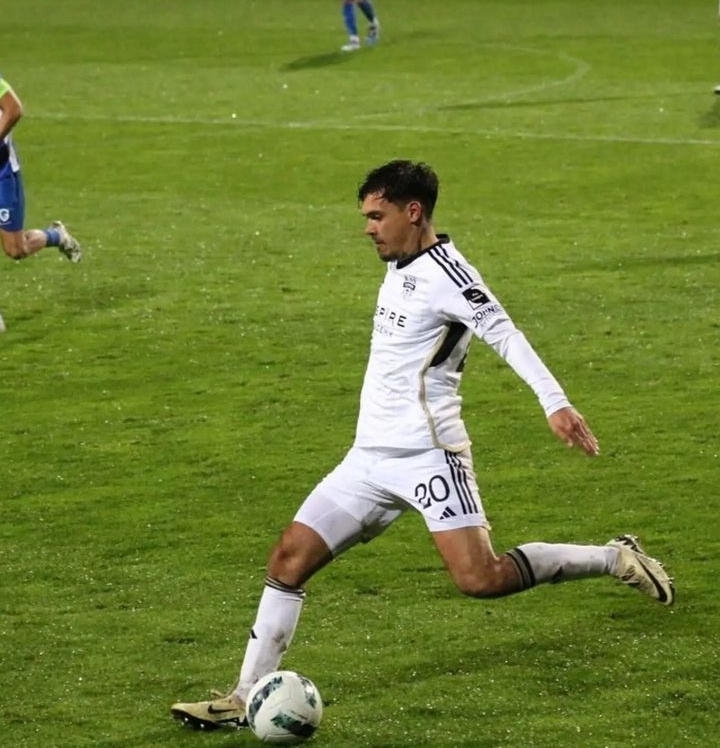 Penampilan Shayne Pattynama di Liga 2 Belgia saat timnya KAS Eupen menghadapi KRC Genk, Minggu dini hari.