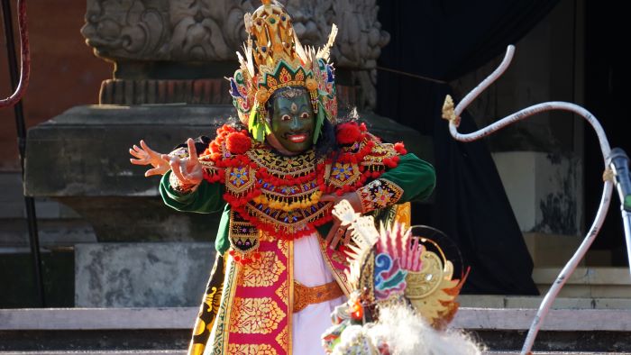 Salah satu tokoh dalam pementasan Tari Wayang Wong Tejakula