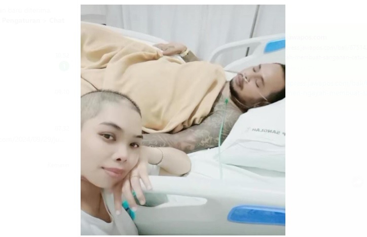 Pasangan suami istri yang tengah berjuang dari sakitnya