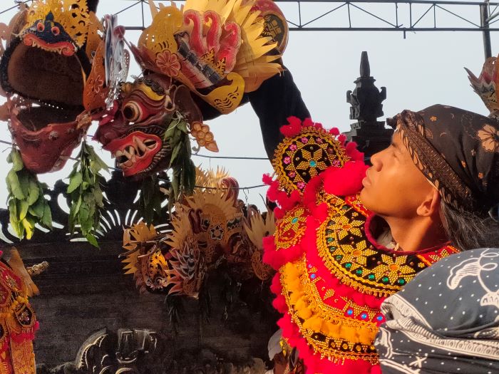 Topeng sakral Wayang Wong yang disimpan di Pura Maksan, Desa Tejakula, Buleleng
