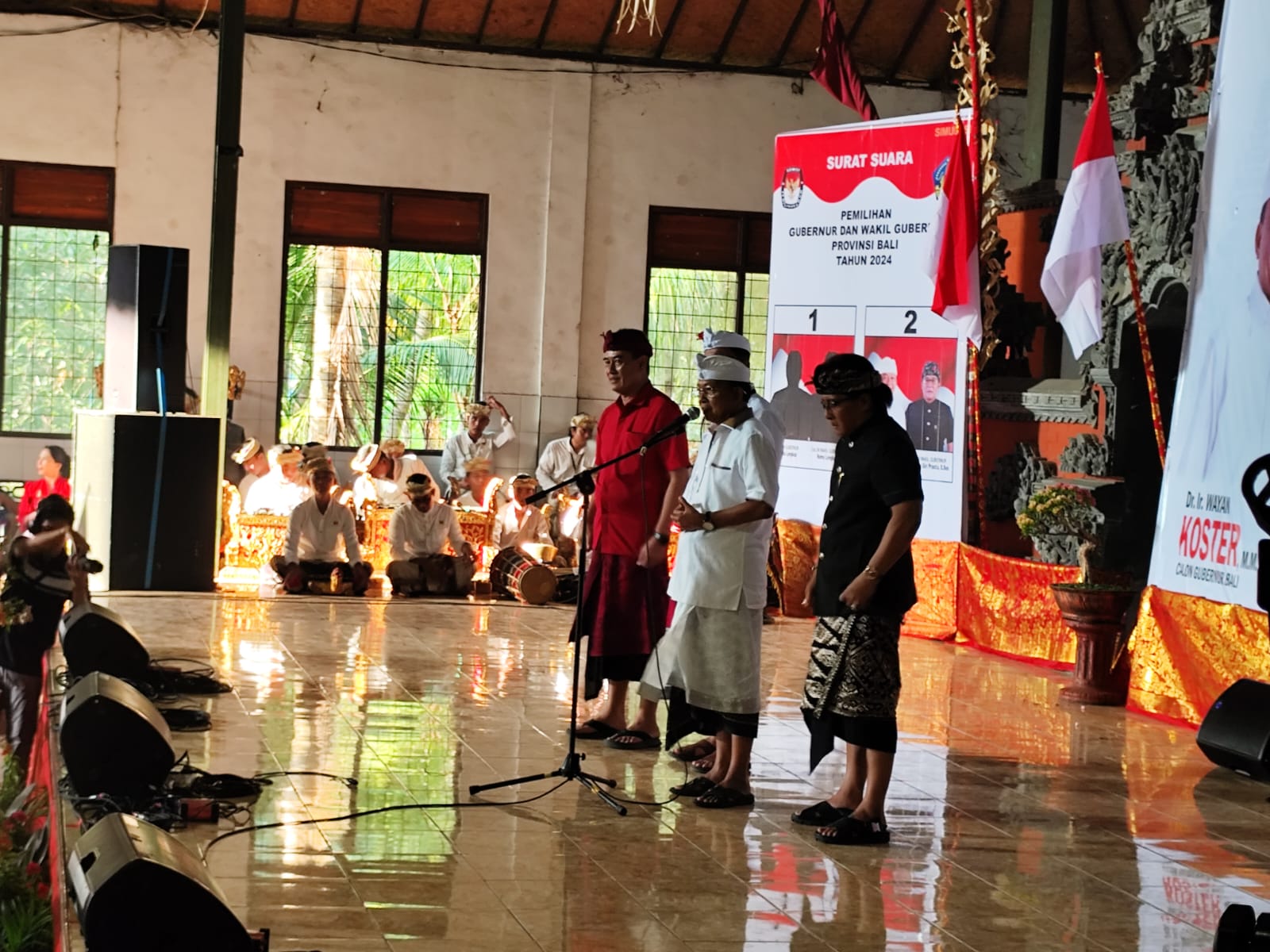Kampanye terbuka tahap pertama paslon Gubernur Bali dan Wakil Gubernur Bali nomor 2 Koster-Giri di Gerokgak, Buleleng, Minggu (29/9).