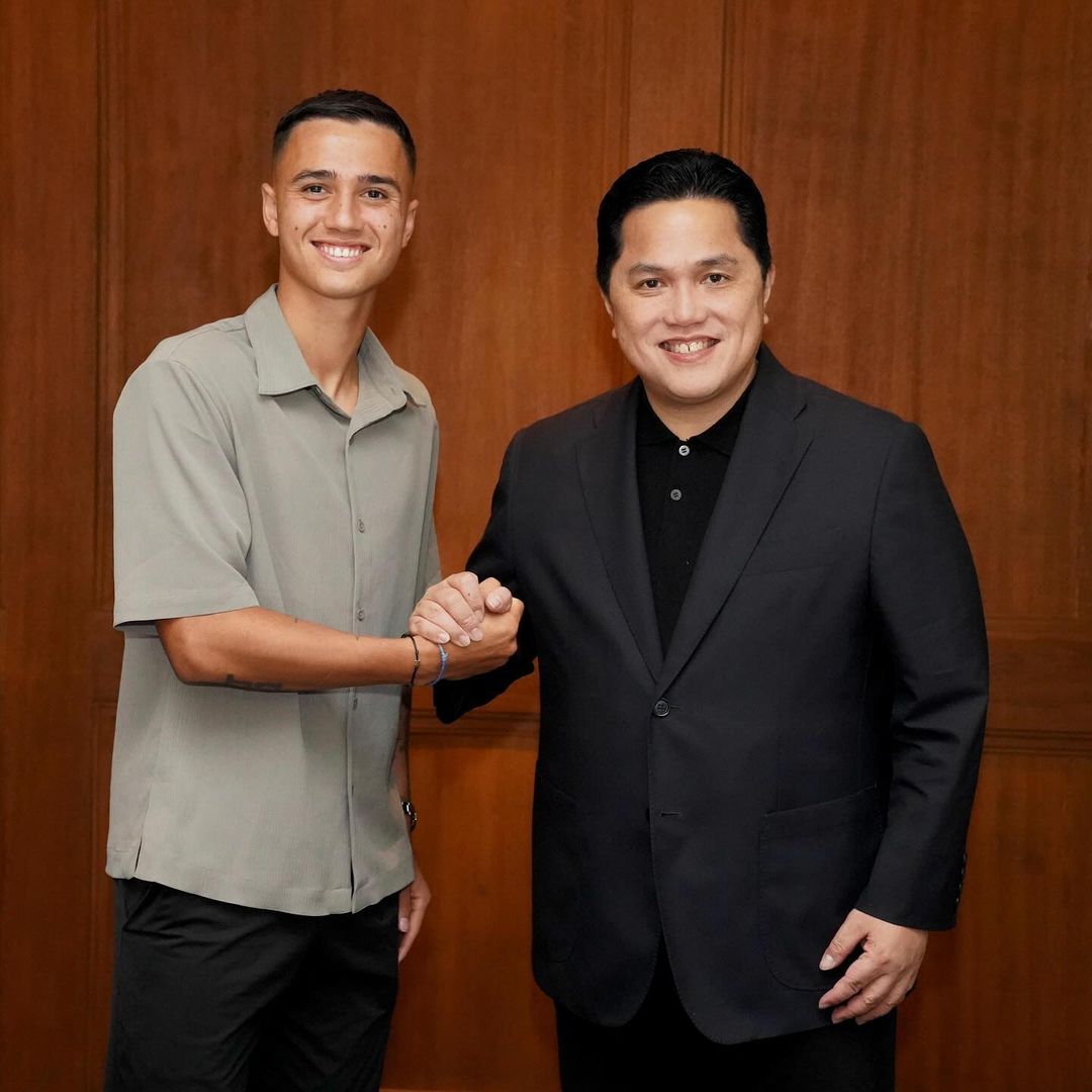 NATURALISASI: Eliano Reijnders besama Erick Thohir usai dinaturalisasi untuk perkuat Timnas Indonesia di kualifikasi Piala Dunia zona Asia.