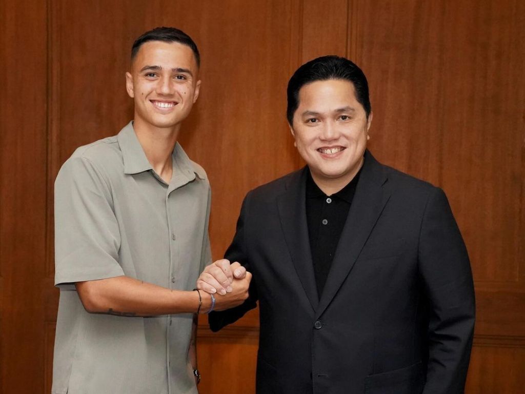 DUKUNGAN: Eliano Reijnders bersama Erick Thohir usai dinaturalisasi untuk perkuat Timnas Indonesia di kualifikasi Piala Dunia zona Asia.
