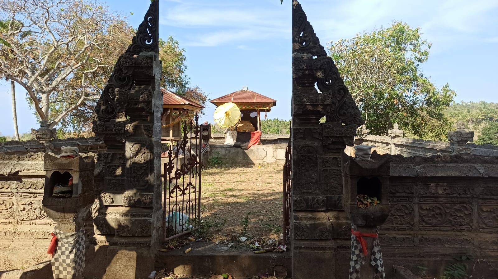 Pura Plawah Kemong Desa Bulian, Kecamatan Kubutambahan