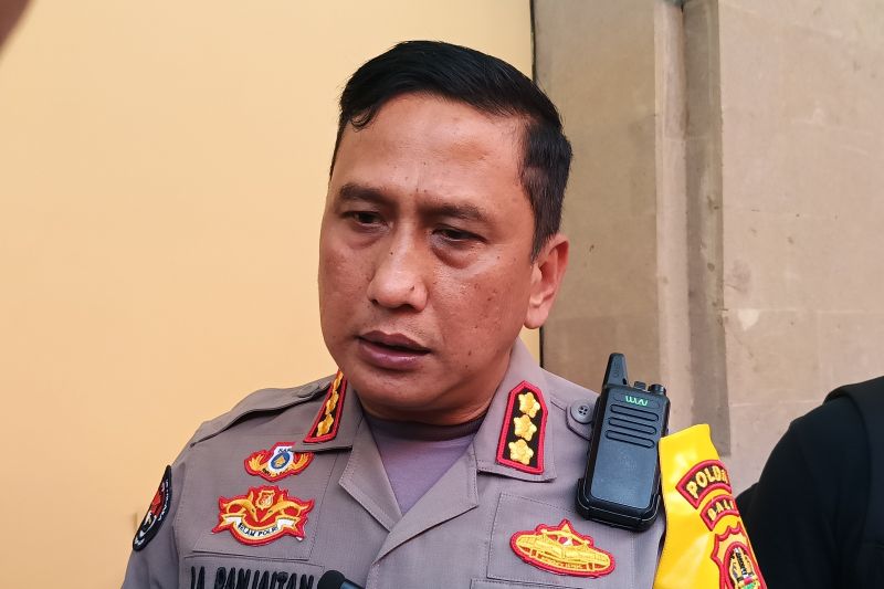 POLDA: Kabid Humas Polda Bali Komisaris Besar Polisi Jansen Avitus Panjaitan memaparkan perkembangan kasus dugaan prostitusi di Polda Bali, Denpasar, Bali, Rabu (2/10/2024).
