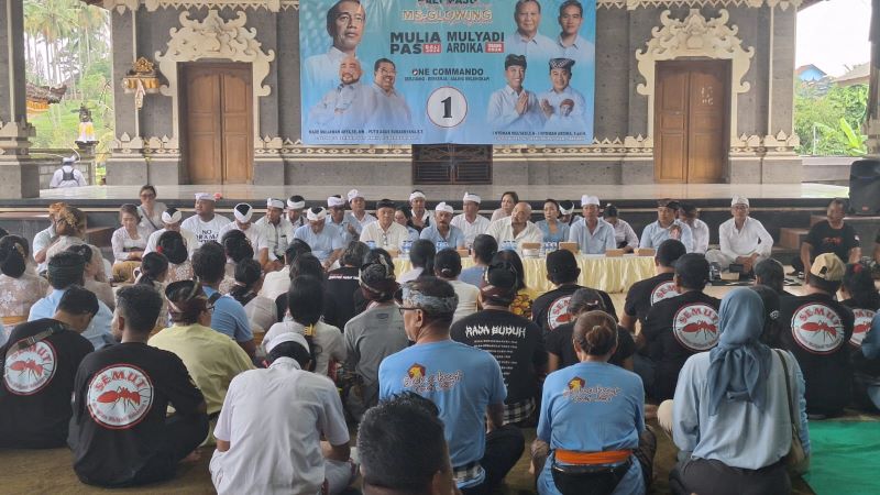Kampanye terbatas paslon bupati dan wakil bupati Tabanan Nyoman Mulyadi-Nyoman Ardika dan De Gadjah di Balai Banjar Sakenan Blondan, Desa Delod Peken, Kecamatan Tabanan Rabu (2/10/2024).