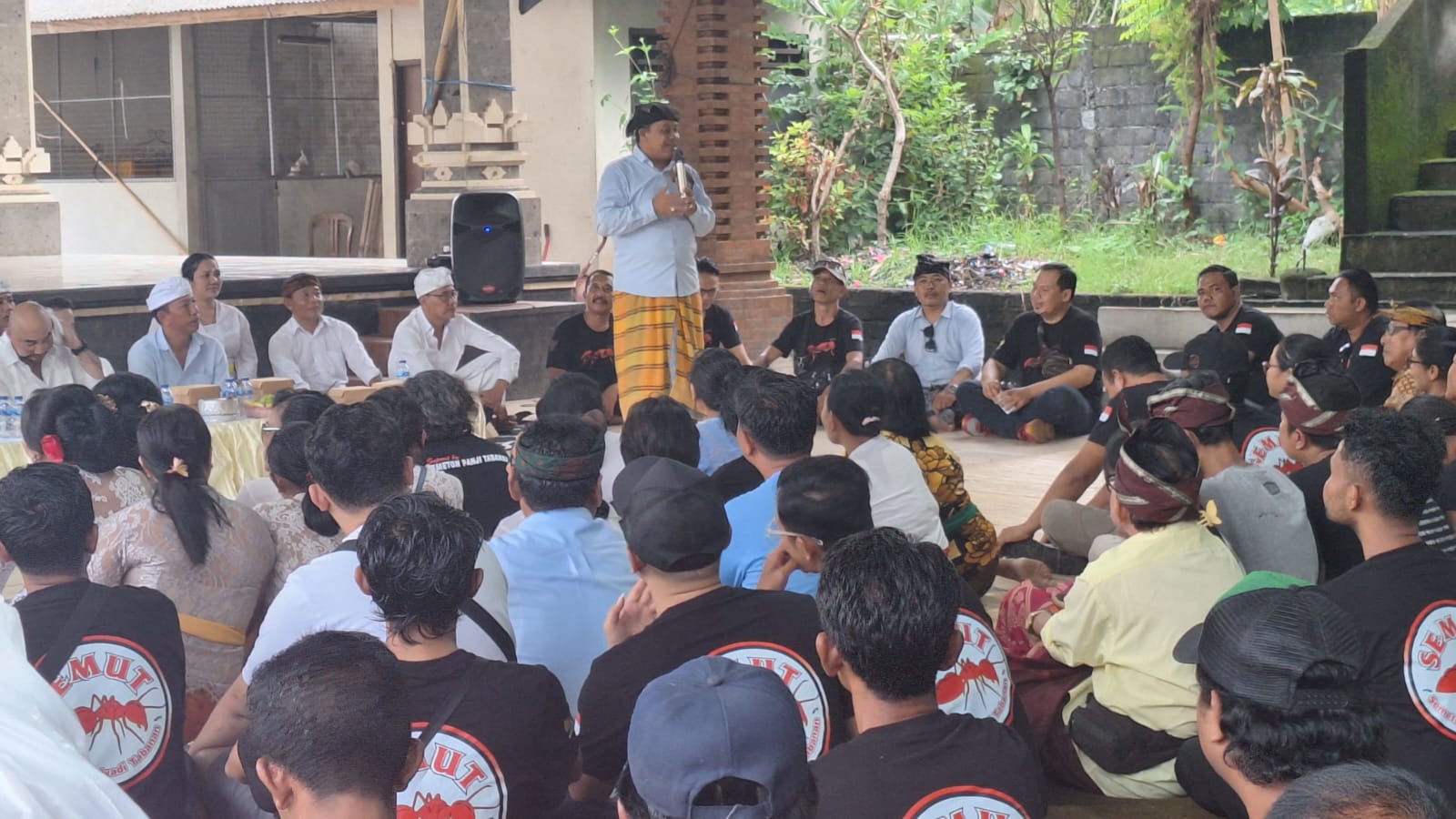KAMPANYE - Kampanye terbatas paslon  Bupati dan Wakil Bupati Tabanan nomor urut 1, I Nyoman Mulyadi - I Nyoman Ardika di Banjar Sakenan Blodan, Desa Delod Peken, Kecamatan Tabanan.