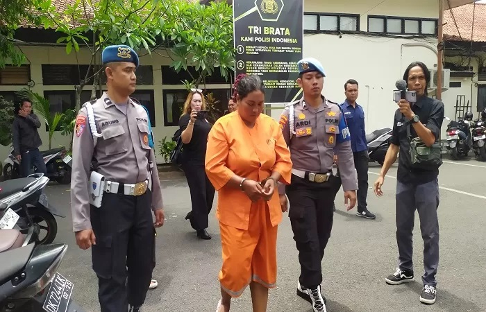 Mas Aliyah diamankan Polres Jembrana usai mencuri uang dan perhiasan di rumah saudara