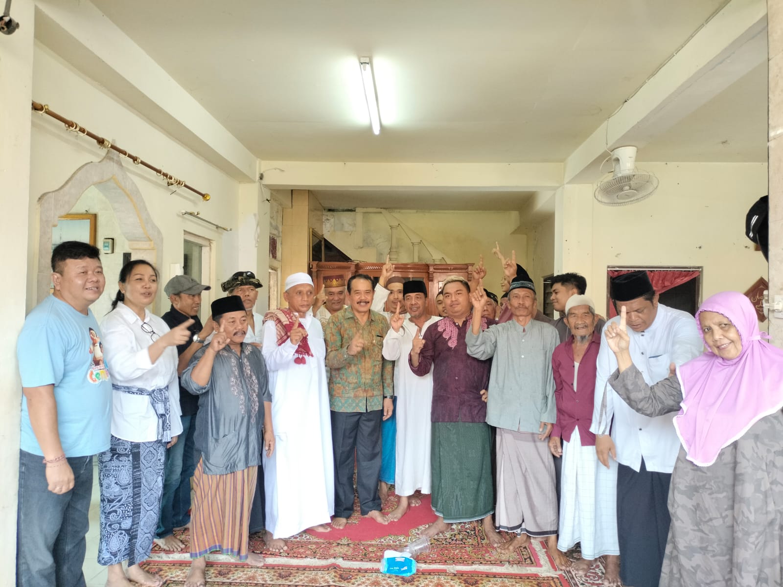 DUKUNGAN : Paslon ASTAGUNA saat menemui tokoh Muslim di Semarapura Kelod Kangin.