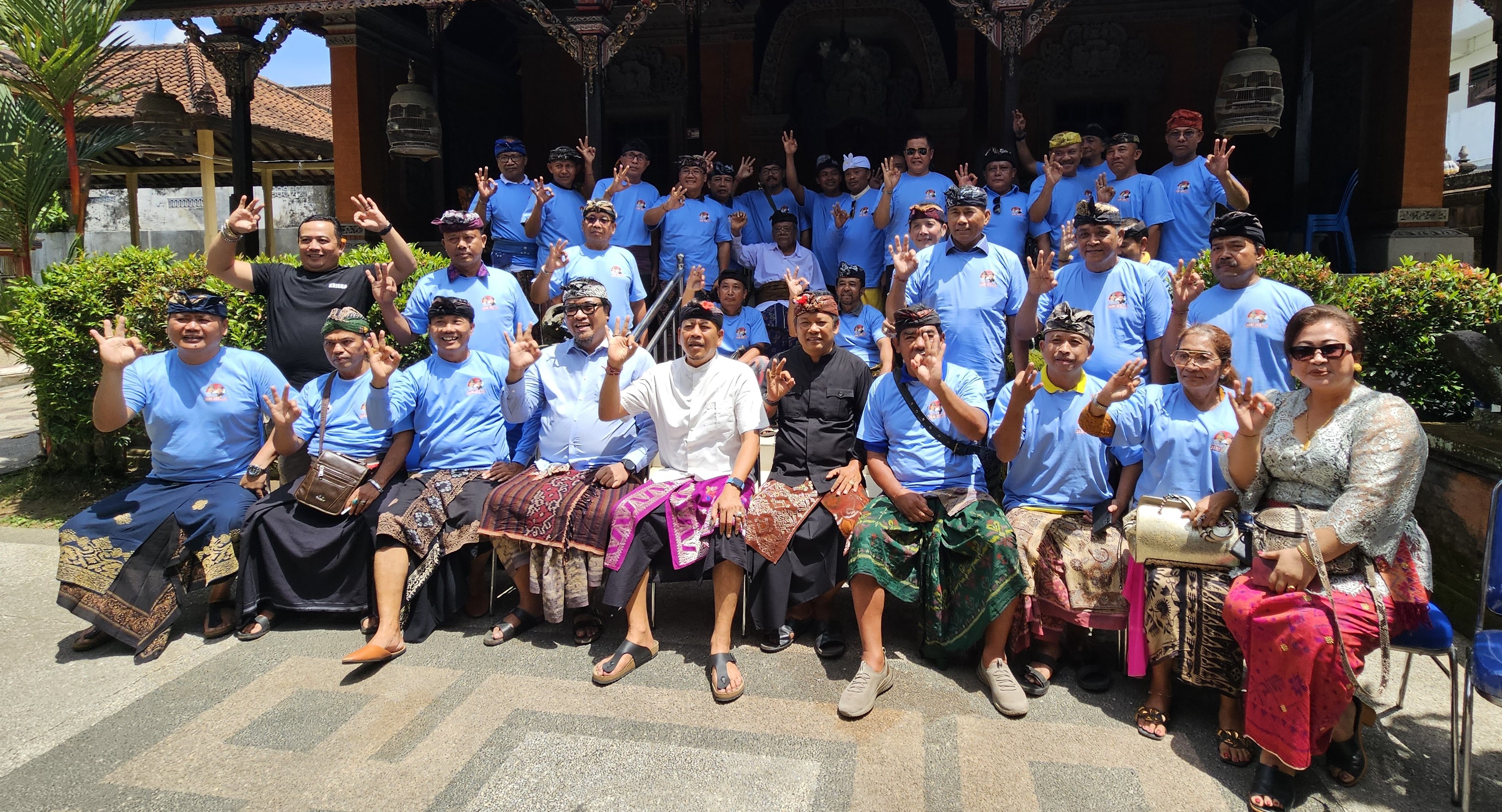 Puluhan eks DPRD Karangasem nyatakan mendukung paket GP pada Pilkada Karangasem 2024.