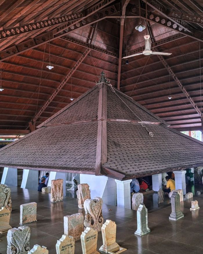 Wisata religi makam Sunan Bonang di Tuban, Jawa Timur.