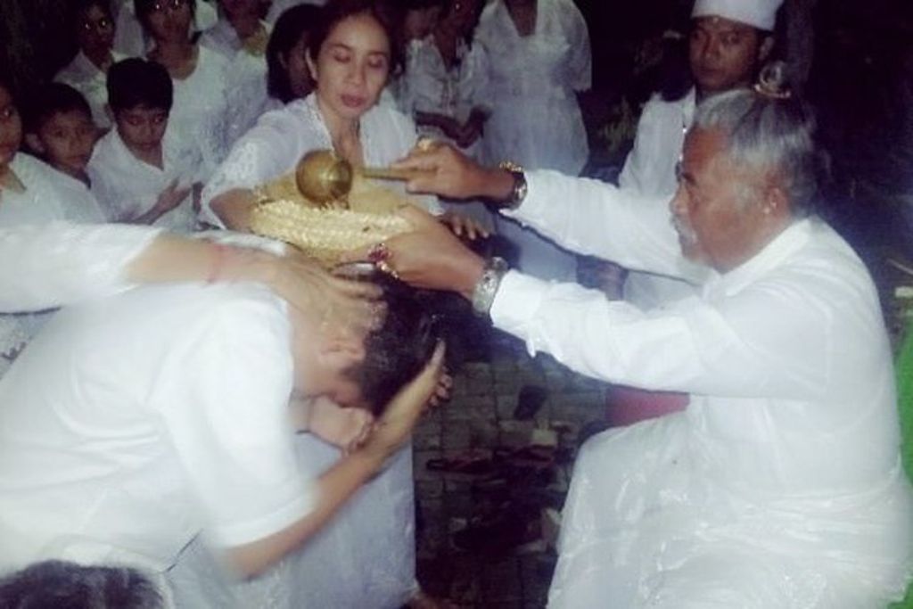 ritual sapuh leger bagi umat Hindu Bali
