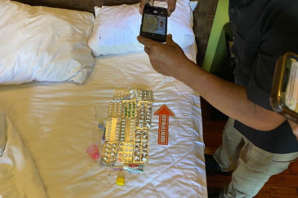 Polisi melakukan olah TKP kematian warga negara asing asal Australia yang ditemukan di sebuah hotel di Kuta, Bali. ANTARA/HO-Humas Polresta Denpasar