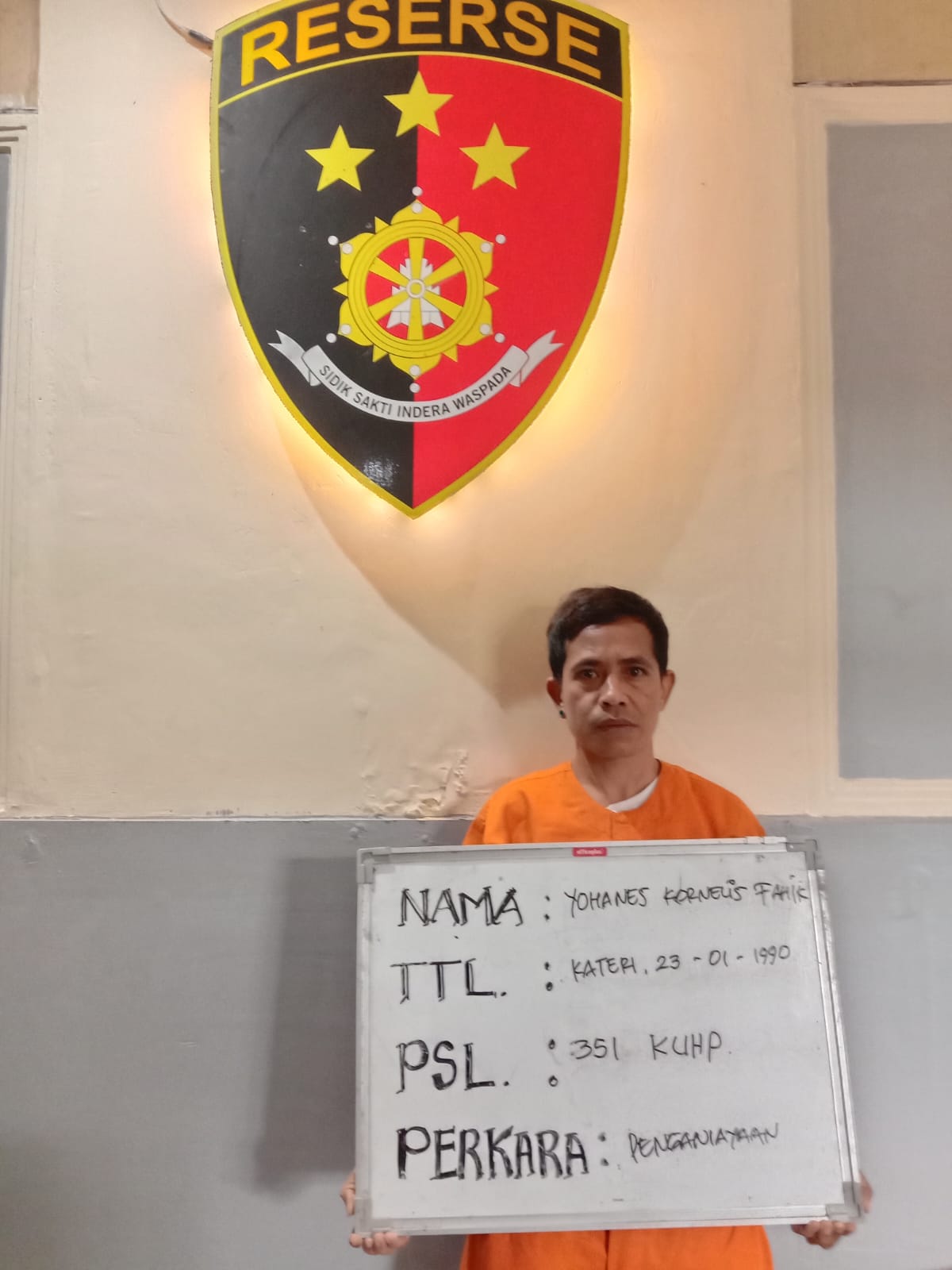 DIRINGKUS: Yohanes diringkus oleh Polsek Denpasar Timur karena menganiaya pengendara di jalan. (Bali Express/Humas Polresta Denpasar)