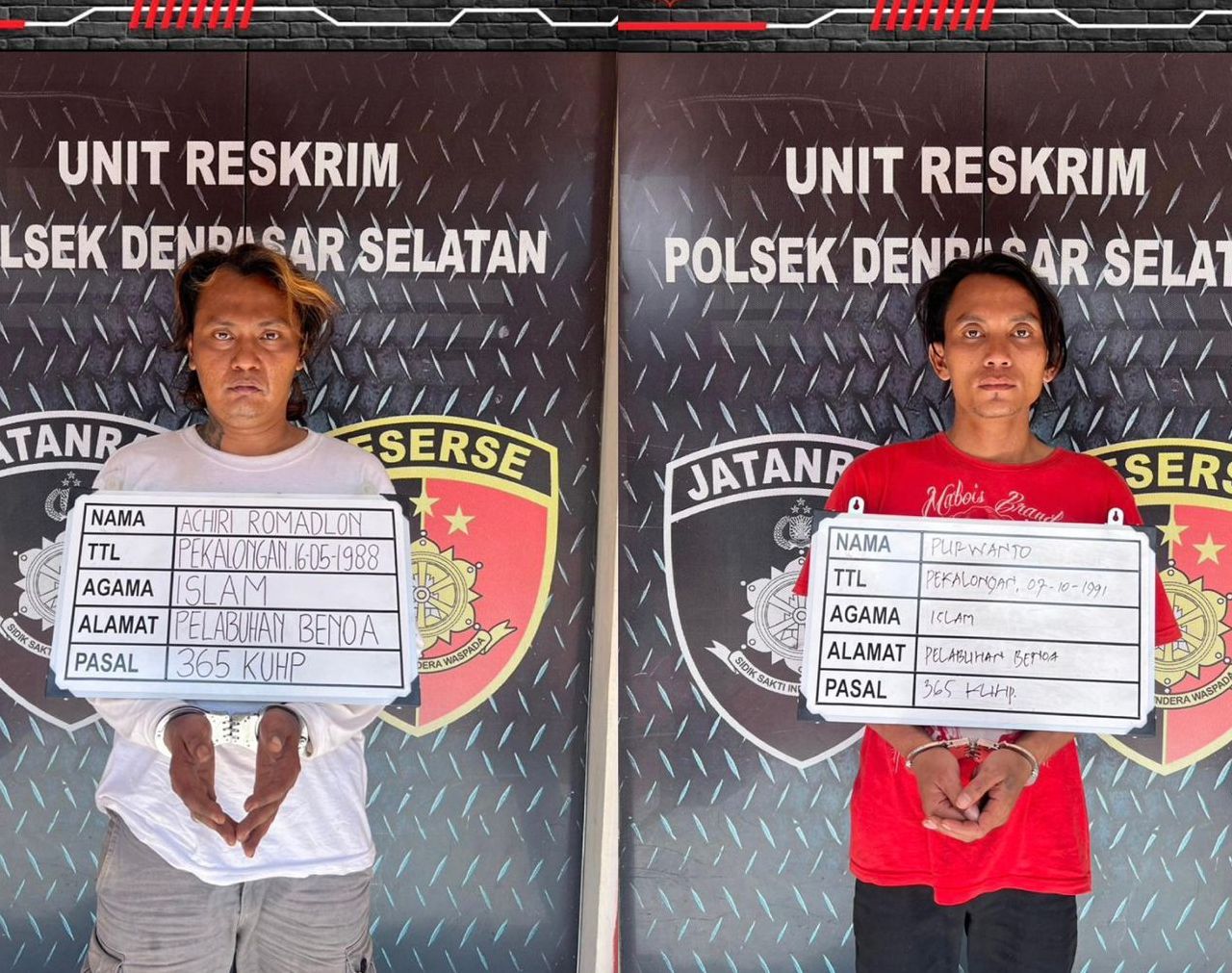 DIAMANKAN: Dua pelaku penganiayaan yang membuat tiga karyawan garmen di Denpasar alami luka serius ditangkap saat berusaha menjual barang curian.