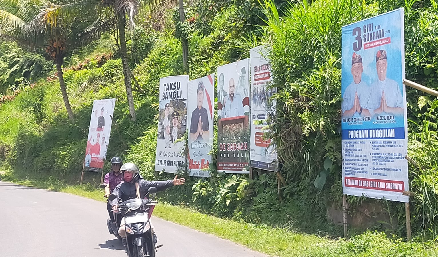 APS paslon bupati dan wakil bupati Bangli masih terpasang pada Selasa (8/10/2024).