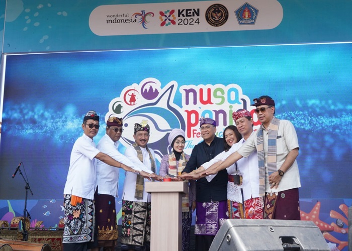 MERIAH : Pembukaan Nusa Penida Festival 2024 di Devil Tears, Nusa Lembongan, Kecamatan Nusa Penida, Kabupaten Klungkung, Bali, Kamis (10/10/2024).