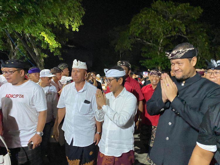 Paslon Adicipta yang disambut dengan semangat pemenangan di Kelurahan Tanjung Benoa, Kuta Selatan, Kamis (10/10).