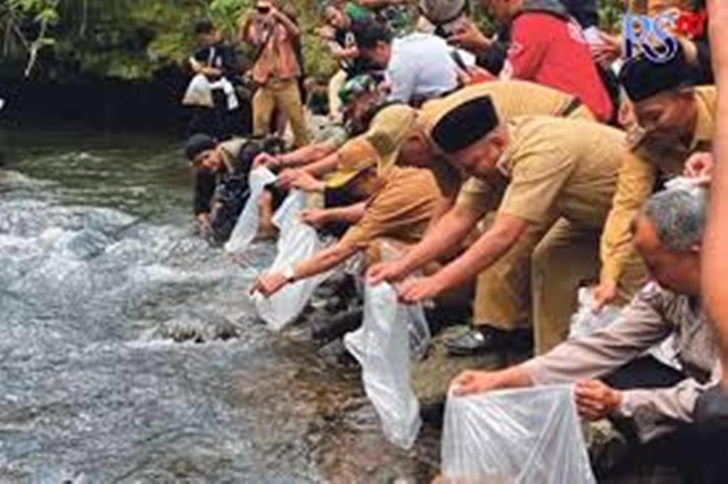 AWET MUDA: Air sungai ini dipercaya bisa bikin awet muda karena ada kaitannya dengan air kencing Bima dalam kisah Mahabharata.