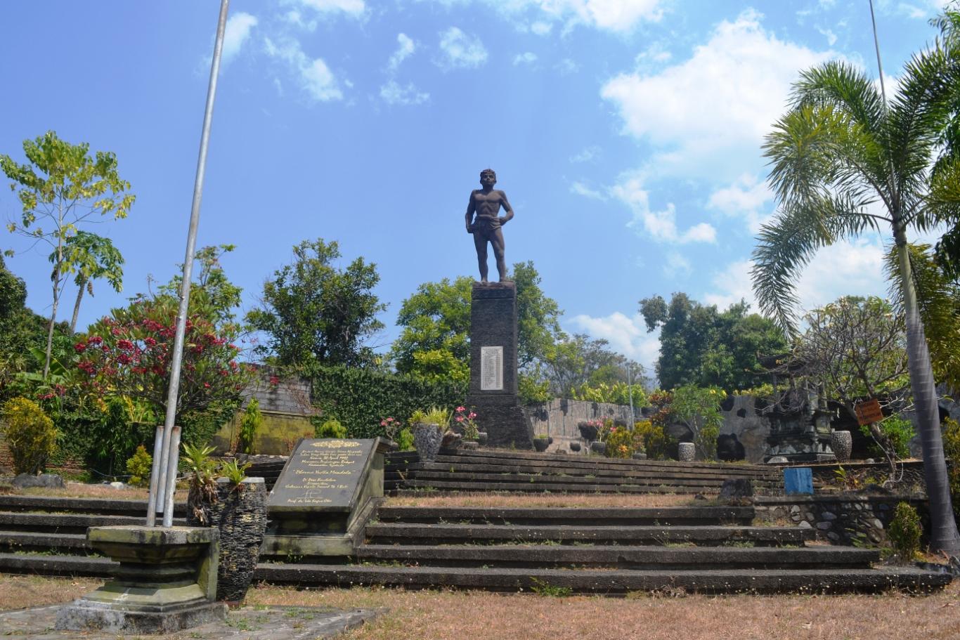 Tugu Perjuangan di Desa Bondalem Kecamatan Tejakula, Kabupaten Buleleng