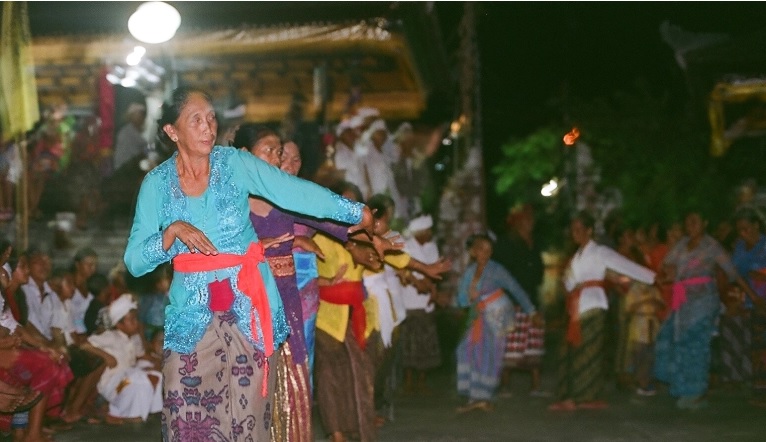Tari Ijang Kidung Keli di Desa Tigawasa