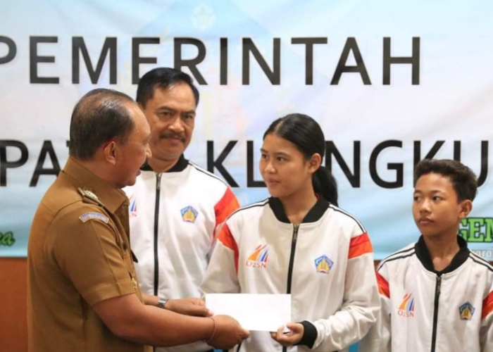 PELEPASAN : Pj Bupati Klungkung I Nyoman Jendrika saat menemui dua atlet yang akan mengikuti Dutch Open for Youth Championship Tahun 2024 di Almere, Netherland.