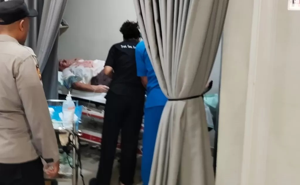 DIRAWAT DI RUMAH SAKIT : Sharyn Maree dirawat di RS BIMC usai kecelakaan. (Foto: Humas Polres Klungkung)