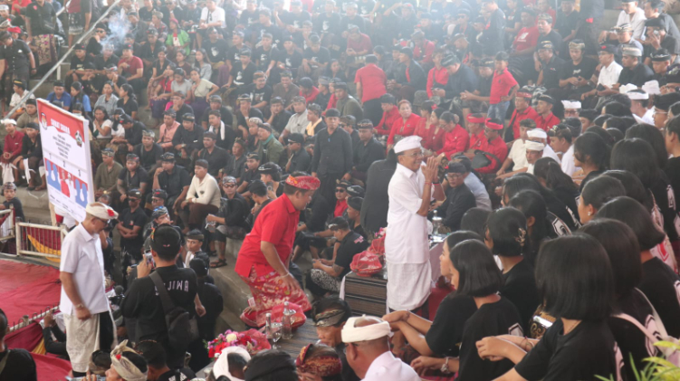 Kampanye Terbuka Putaran I untuk Paslon Nomor 2 Wayan Koster-I Nyoman Giri Prasta (Koster-Giri) pada Minggu (13/10) di Desa Bayunggede, Kecamatan Kintamani, Bangli