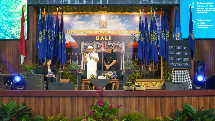 Wayan Koster-Giri Prasta saat hadiri uji publik pilkada Bali 2024 oleh BEM Unud, Jumat (11/10) lalu