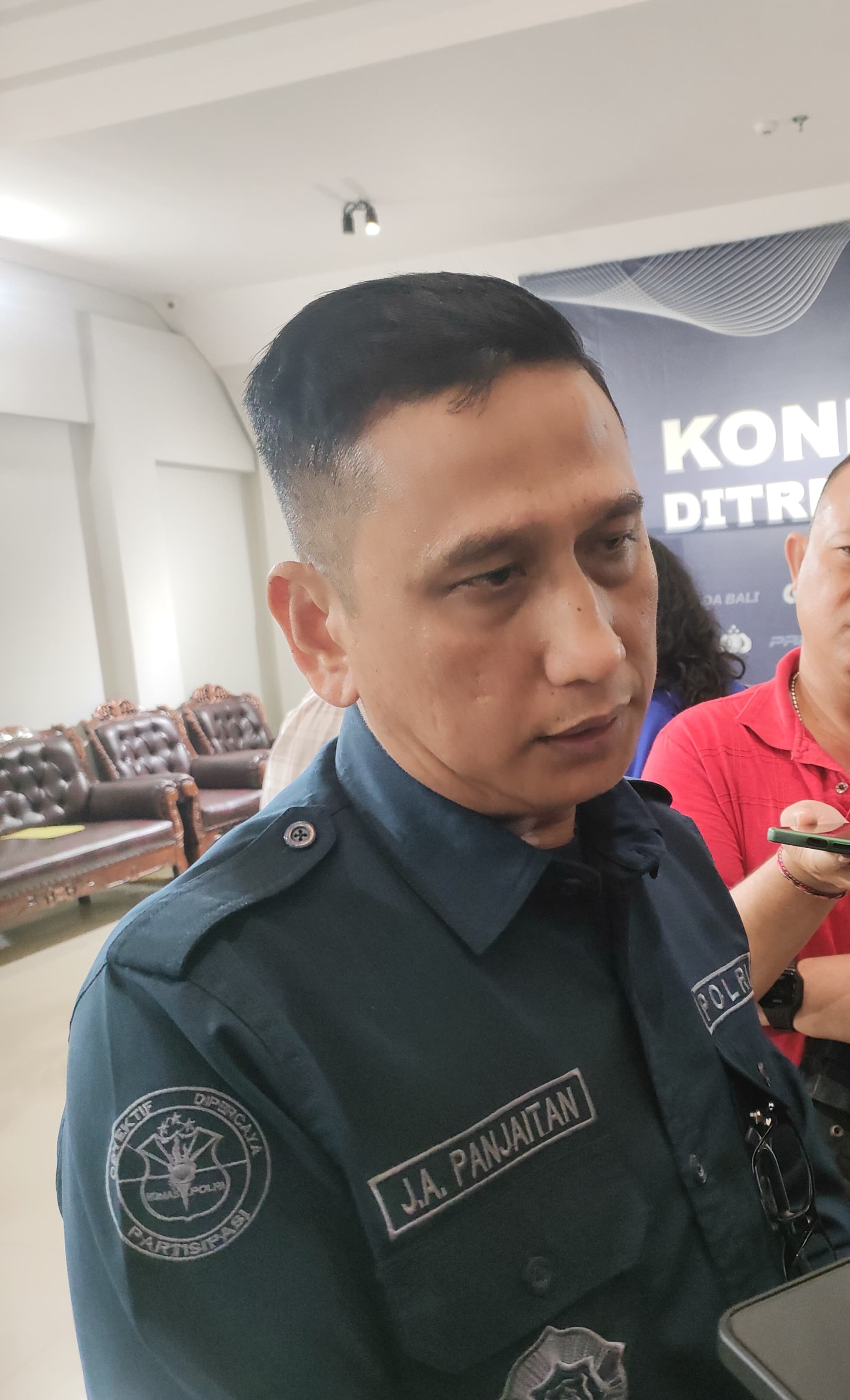 Kabid Humas Polda Bali Kombespol Jansen Avitus Panjaitan jelaskan soal kematian Gung Balang.  (Bali Express/I Gede Paramasutha)