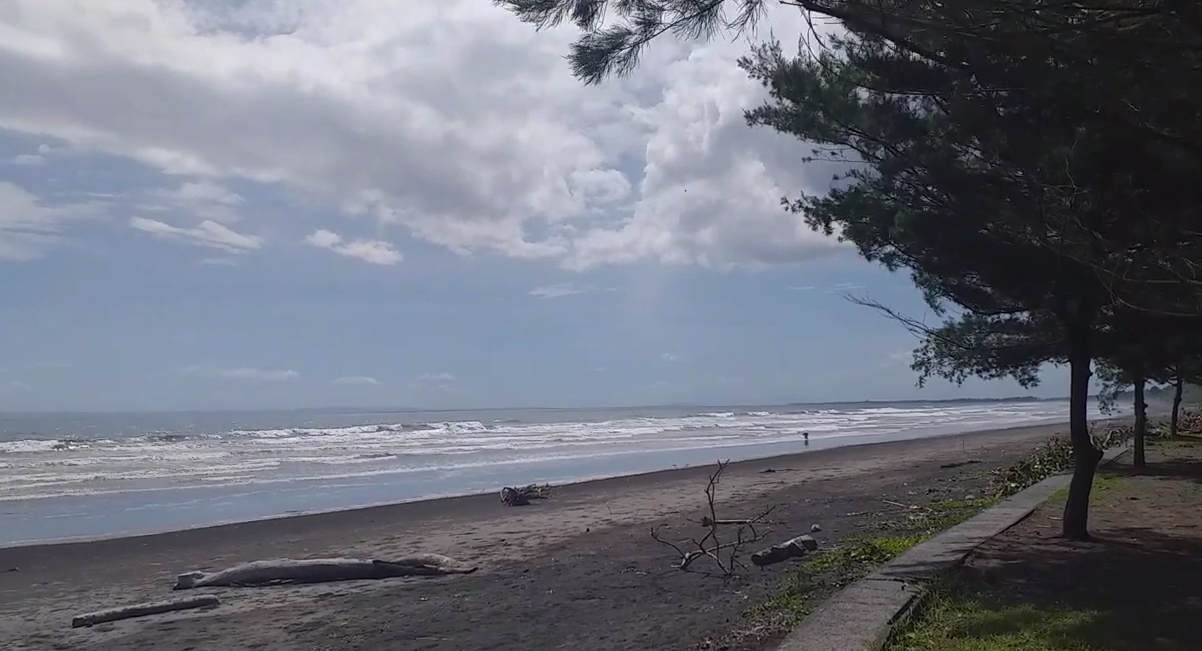 Pantai Rambut Siwi di Yeh Embang, Jembrana, Bali