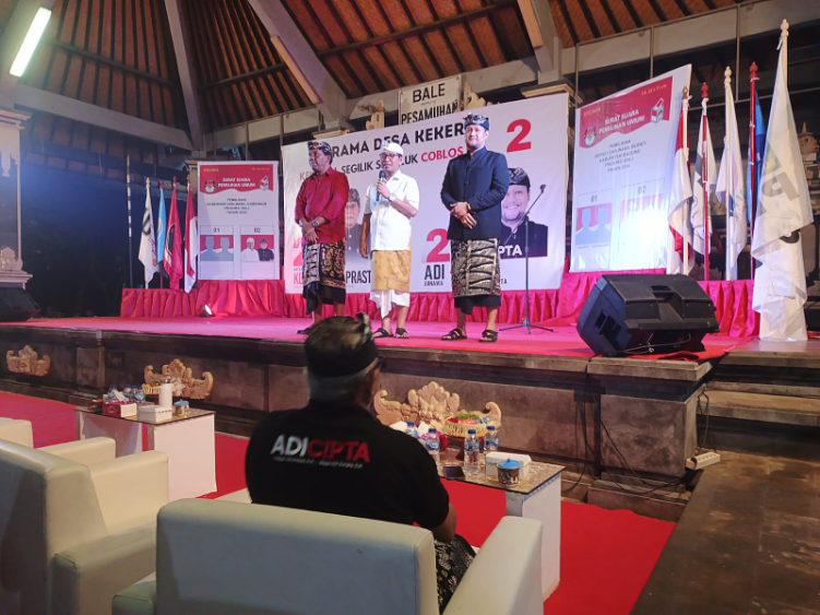 Paslon Adicipta yang didampingi Ketua Tim Pemenangan saat menghadiri kampanye di Desa Baha, Kecamatan Mengwi, Selasa (15/10).