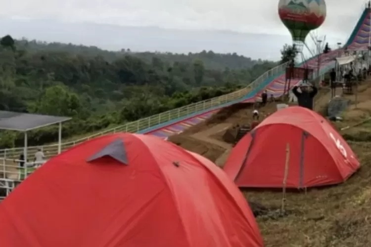 CAMPING: Suasana camping ground di Malang Dreamland dengan beberapa pilihan paket sesuai budget, termasuk juga tempat glamping dengan fasilitas ala hotel.