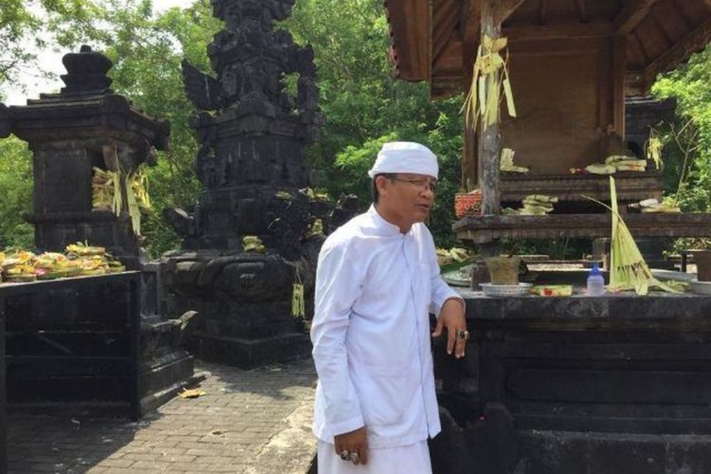 Pura Taman Sari Goa Batu Pageh di Kutuh, Pecatu, Badung.