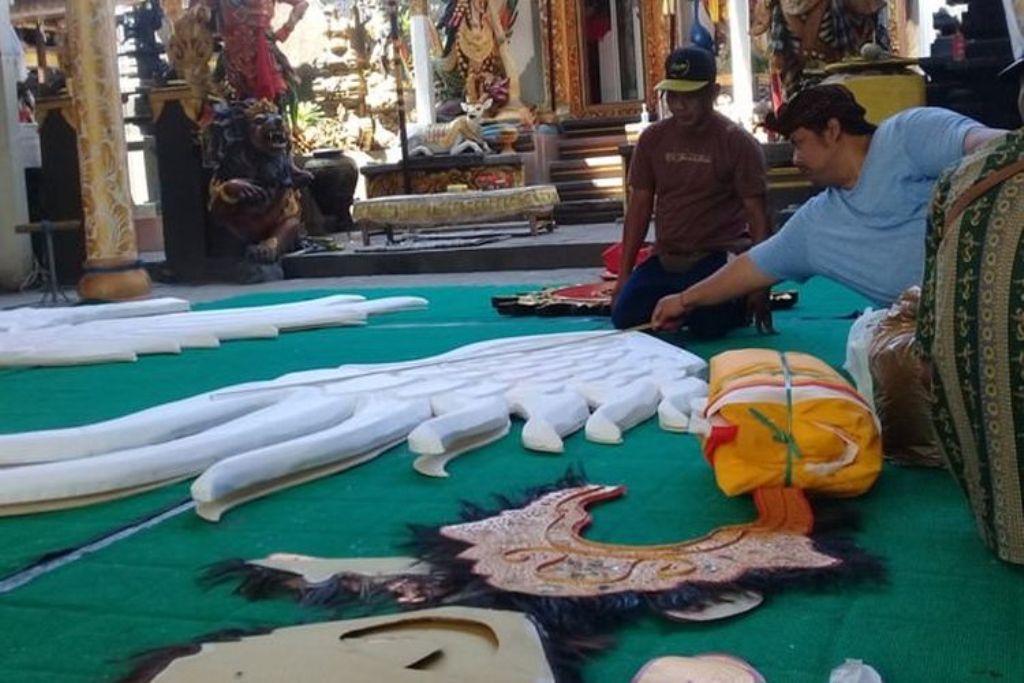 Prosesi undagi di Bali.
