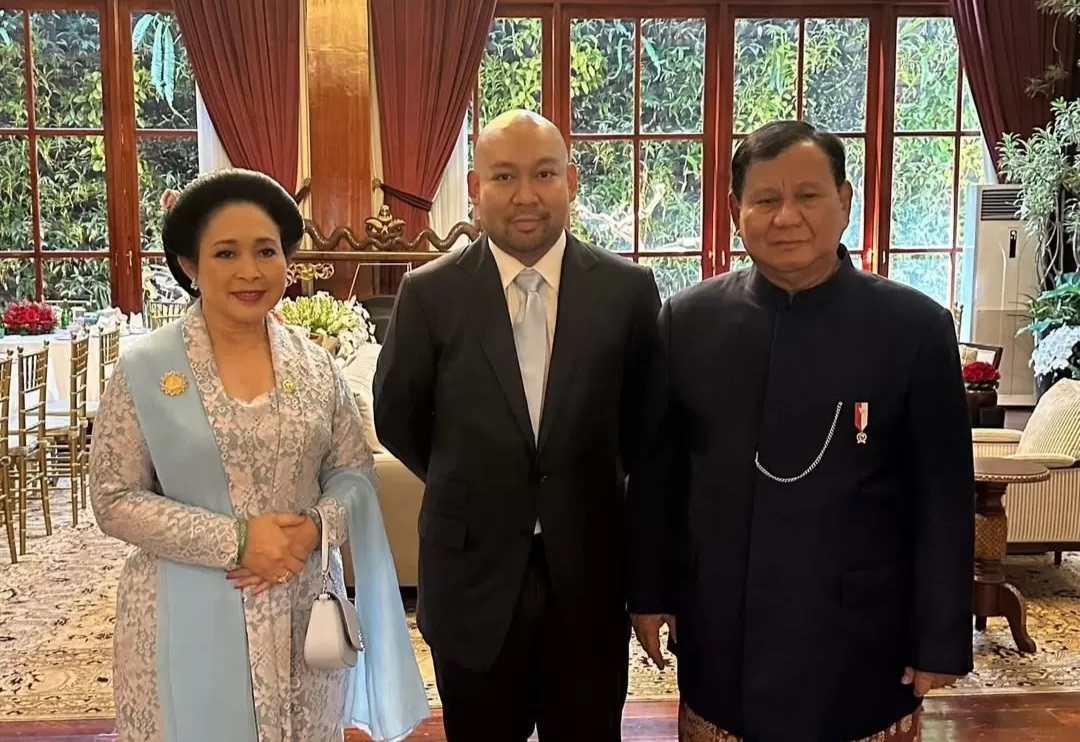 Prabowo Subianto, Didit Hediprasetyo, dan Titiek Soeharto, berfoto bersama usai pelantikan Presiden RI. (Instagram titieksoeharto)