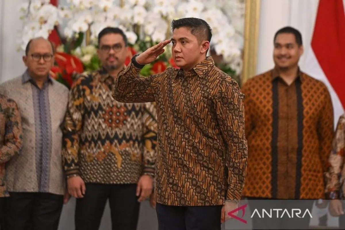 DIPILIH: Mayor Teddy Indra Wijaya (kedua kanan) saat pengumuman jajaran menteri Kabinet Merah Putih di Istana Merdeka, Jakarta, Minggu (20/10/2024).