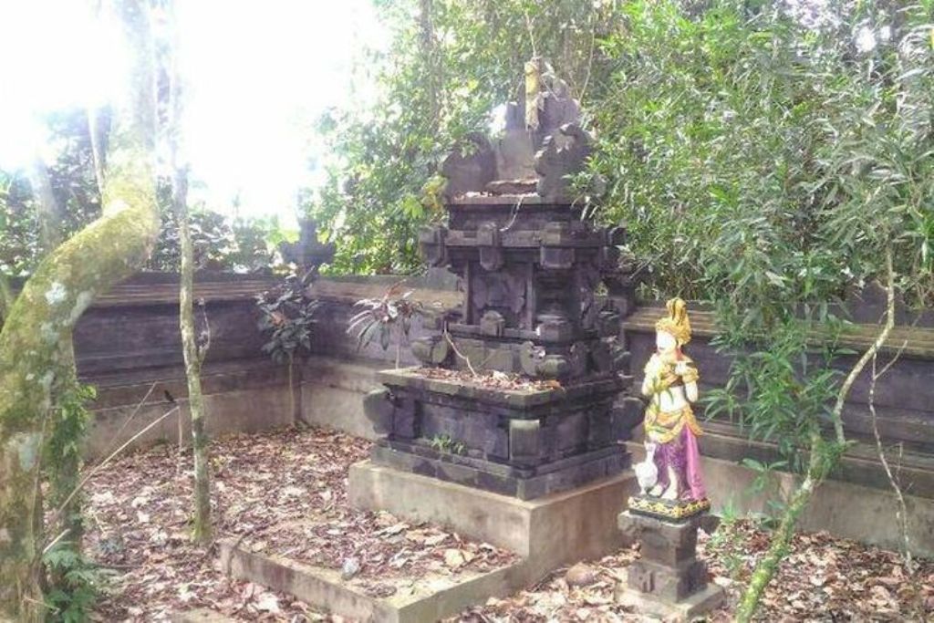 Tempat suci Hindu Bali, Pura Nampesela di Desa Pakraman Padangan, Kecamatan Pupuan, Tabanan