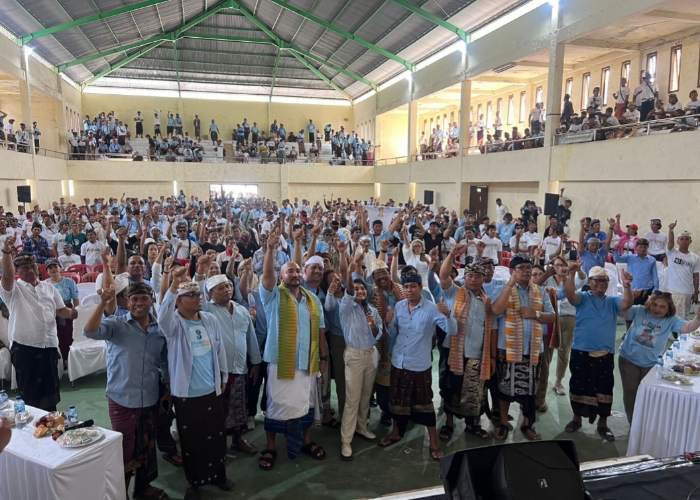 De Gadjah-PAS saat menemui pendukungnya di Nusa Penida.