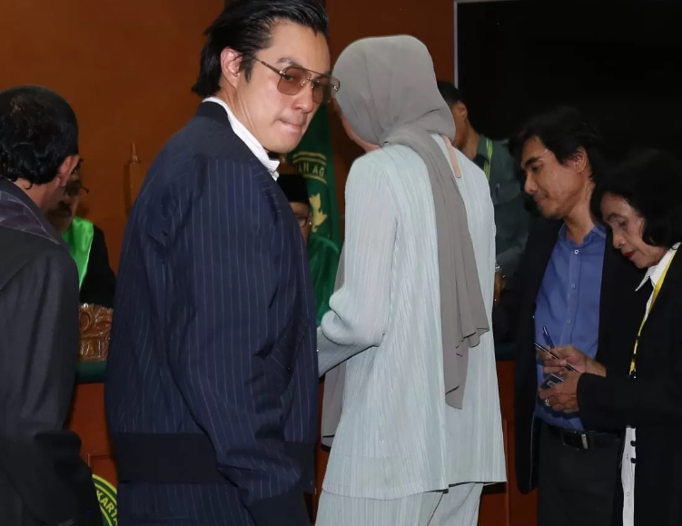 Baim Wong dan Paula Verhoeven hadir dalam sidang perdana perceraian