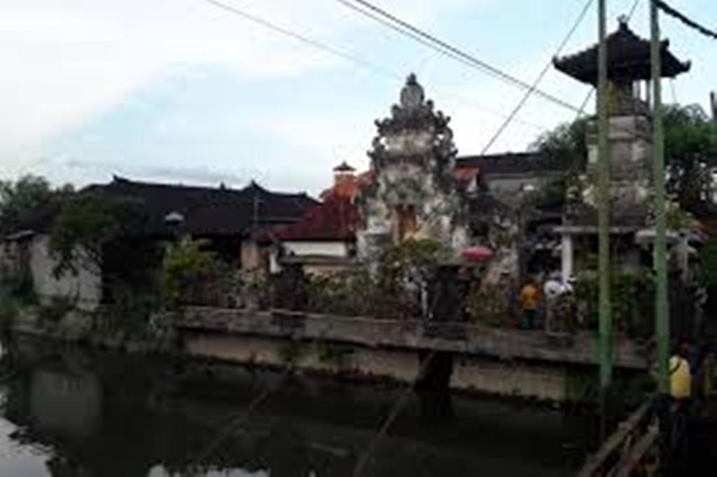 PURA: Pura Geriya Tanah Kilap yang terletak di Gelogor Carik, Desa Suwung, Denpasar menjadi saksi sejarah perjalanan Danghyang Nirartha ke Bali.