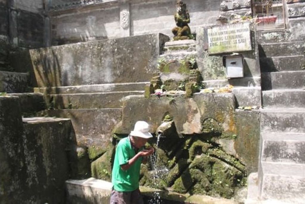 Beji Mumbul di Banjar Dukuh, Desa Dauh Peken, Kecamatan Tabanan, Bali