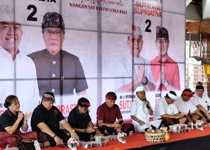 Warga Desa Panji Kecamatan Sukasada antusias mendengar pemaparan visi misi Paslon Gubernur Bali nomor 2 Wayan Koster dan Giri Prasta (Koster-Giri) dan Cabup Buleleng nomor 2.