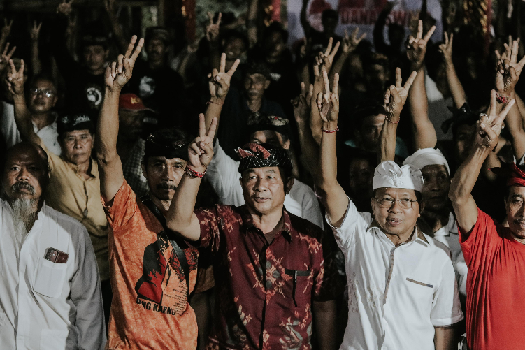 Paket Dana-Swadi bakal membuat program bea siswa bagi anak-anak berprestasi dari SD hingga Perguruan Tinggi.