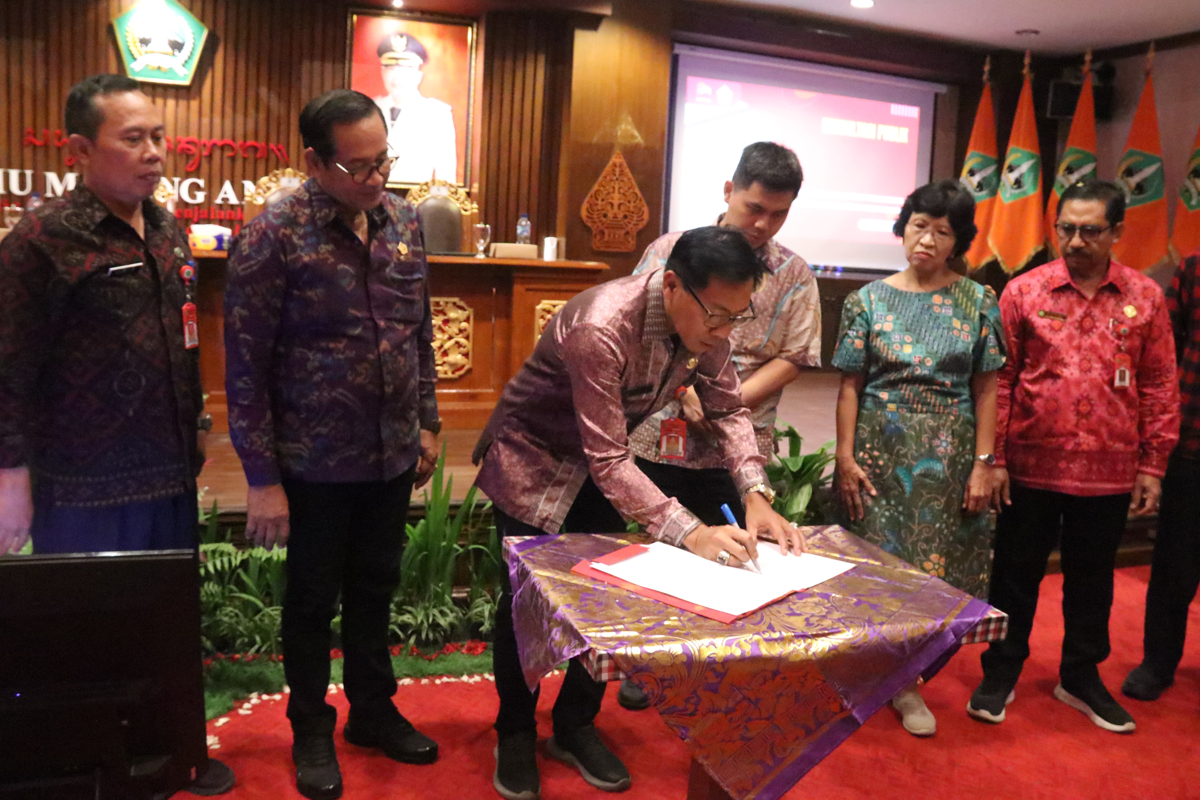 PERTEMUAN: Pertemuan Konsultasi Publik fasilitas penyusunan dokumen studi pendahuluan proyek KBPU RSUD Tabanan.